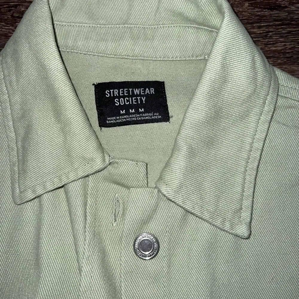 green button up shacket - Picture 2 of 3